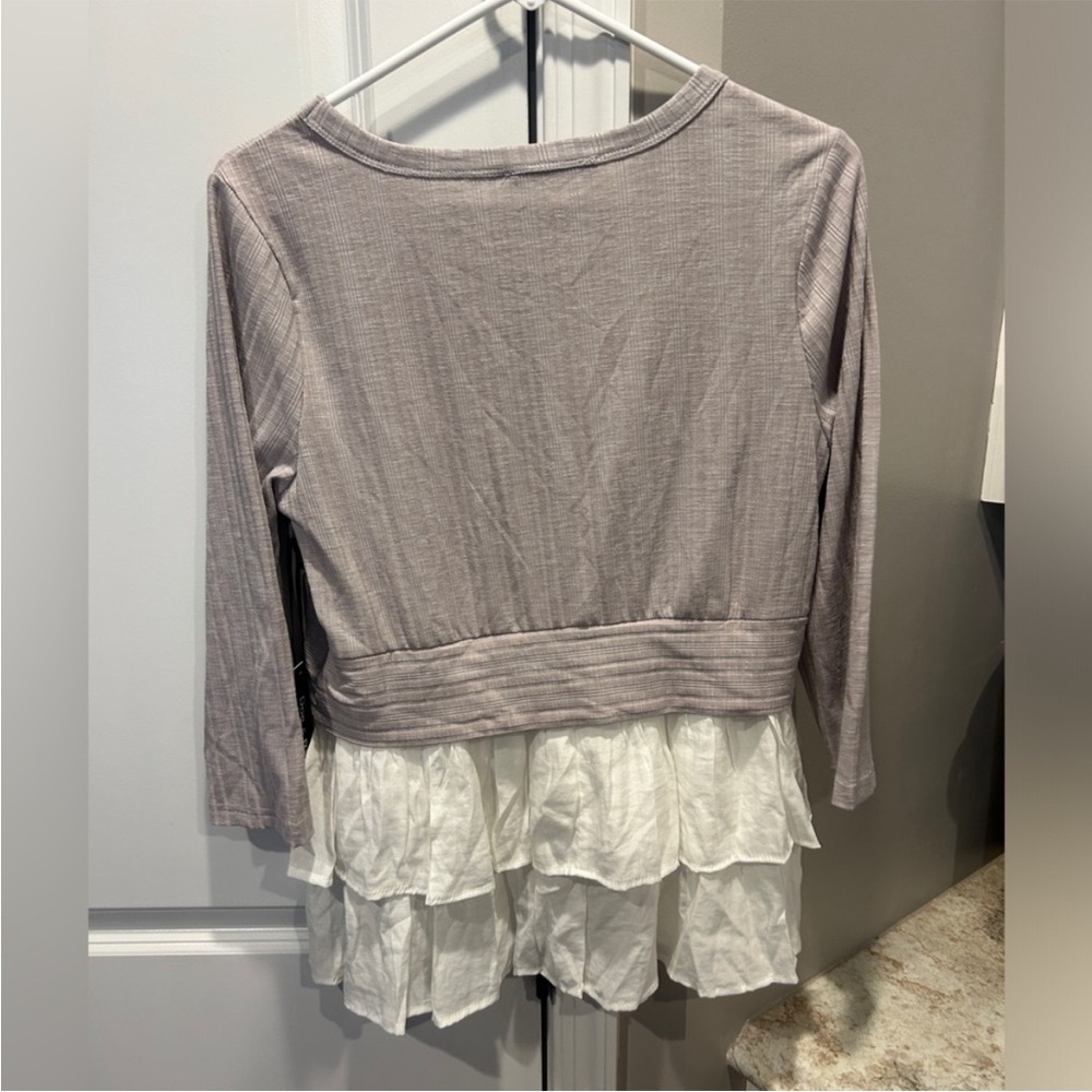Doe & Rae 3/4 Sleeve Ruffle Top Small NWT - Picture 4 of 9